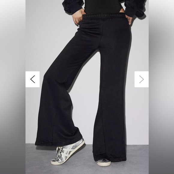 Urban Outfitters Alessia Flare Sweatpants - Picture 4 of 10